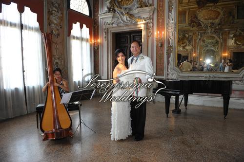 Symbolic wedding in venetian palace 