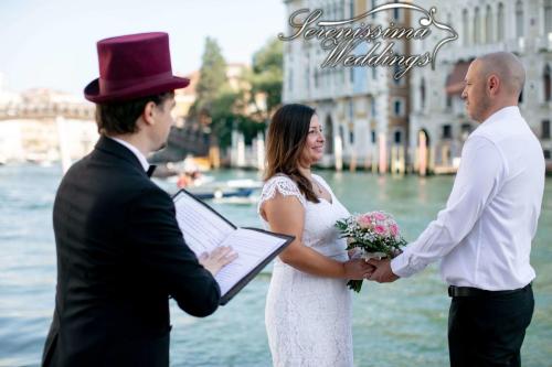 Ceremony-on-the-Grand-Canal-side