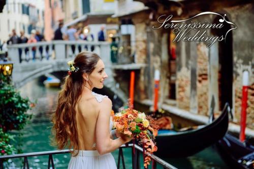 Romantic-Bride-in-Venice