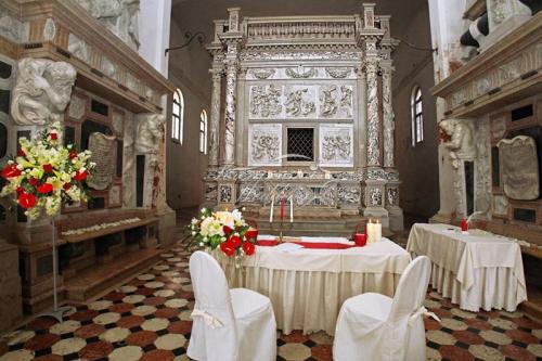Symbolic Wedding in Venetian Palace , Venice Wedding
