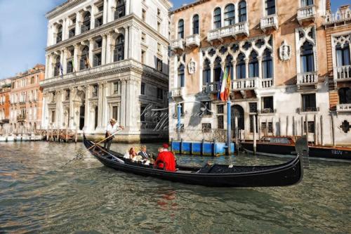 Renewal of Wedding Vows in gondola 